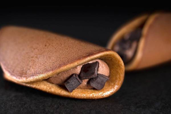 和洋菓子店「黒船」から冬限定「どらノワール」「りんごポーネ」チョコやりんご甘煮の洋風どらやき