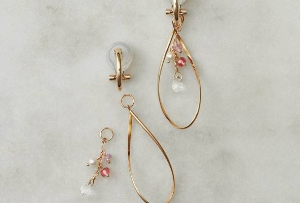 ヴイエー ヴァンドーム青山の新作ジュエリー、夜空をイメージした月や星モチーフのネックレスなど