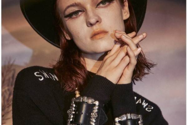 パメオポーズ“白鳥の湖”がテーマの新作ラメ入りトップス、東京・原宿に限定ショップも