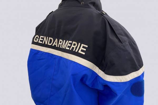 東京・下北沢の古着屋「カカ」の限定ストアが中目黒に、英発のミリタリーアウターなど200種類以上