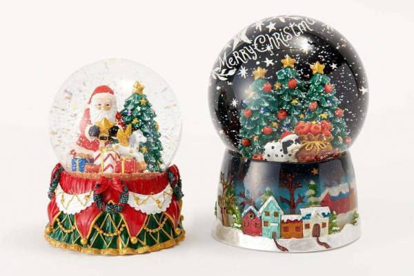 アフタヌーンティー・リビングのクリスマス、りんごと星のツリーやサンタのスノードームなど