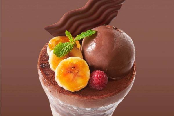 デニーズ×ゴディバの贅沢コラボデザート、濃厚チョコたっぷりのパフェやパンケーキ
