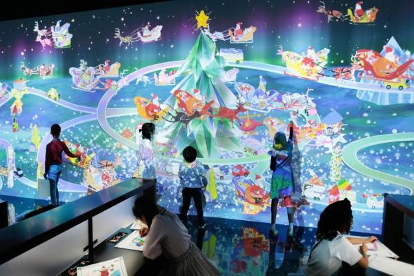 チームラボボーダレスの冬限定作品「お絵かきクリスマス」お台場で、“冬の花”約10万本が咲くアートも