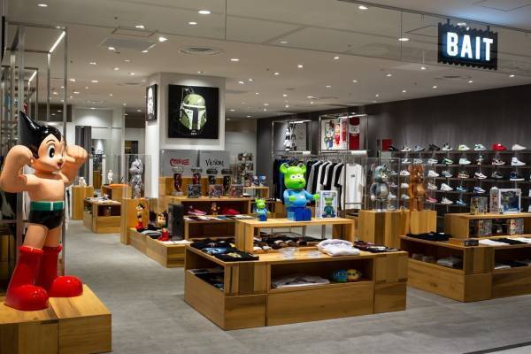 セレクトショップ「ベイト」大阪・心斎橋パルコに新店舗、“レアな”スニーカーやフィギュアを厳選