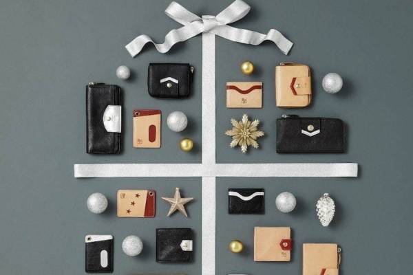 イル ビゾンテのクリスマス、華やか“レッド＆シルバー”を効かせたレザーウォレット