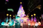 新宿サザンテラス×リトルツインスターズ、キキ＆ララカラーのライトアップ＆輝く巨大クリスマスツリー