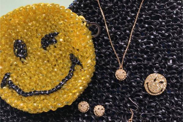 スマイリー×アンテプリマのジュエリー、ウィンク顔の“スマイル”ピアスやペンダントなど
