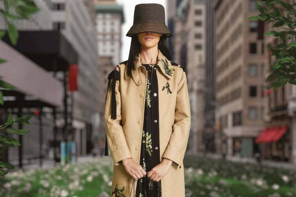 レッド ヴァレンティノ 2021年スプリングコレクション - 平凡な日常と幻想が溶け合うとき