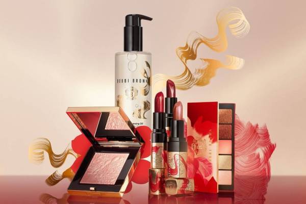 ボビイ ブラウン“美しい花々”着想の限定コスメ、“パールぎっしり”多彩に煌めくアイシャドウ