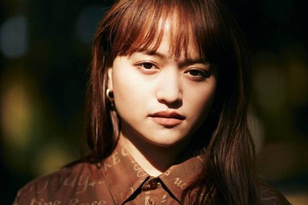 iriの新曲「言えない」もどかしい恋愛模様を描いたラブソング