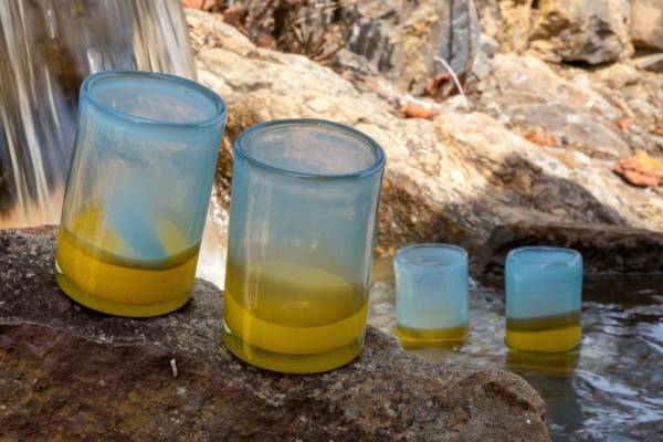 マルニの新作ガラスコレクション、“万華鏡”色彩のグラスや“絵具”のような装飾を施した花瓶