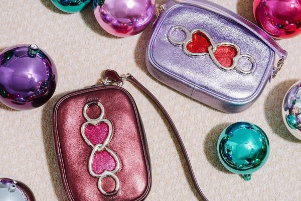 ケイト・スペード×渡辺直美、ユニークな毛並みのビッグトート&メタリックなカメラバッグなど