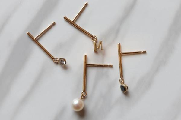 トモコ フルサワ ジュエリー新作「おとなのピアス」イニシャルや“誕生石”など全780通りの組み合わせ