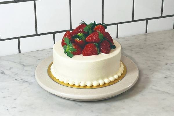 人気デリカテッセン「パリヤ」からクリスマス限定“苺たっぷり”のクラシックショートケーキ