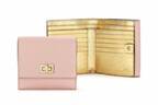 フェンディ「ピーカブー」日本限定の新作レザーグッズ、ピンク×ゴールドの財布やキーケース