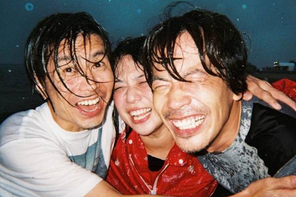 くるりの新シングル「コトコトことでん／赤い電車(ver.追憶の赤い電車)」通常＆初回生産限定盤で