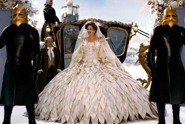 石岡瑛子の特集上映が渋谷Bunkamura ル・シネマで -『ドラキュラ』『白雪姫と鏡の女王』の2本