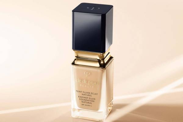 クレ・ド・ポー ボーテ“ダイヤモンドの輝き”着想のつや肌ファンデ、美容液のようにリッチな潤い