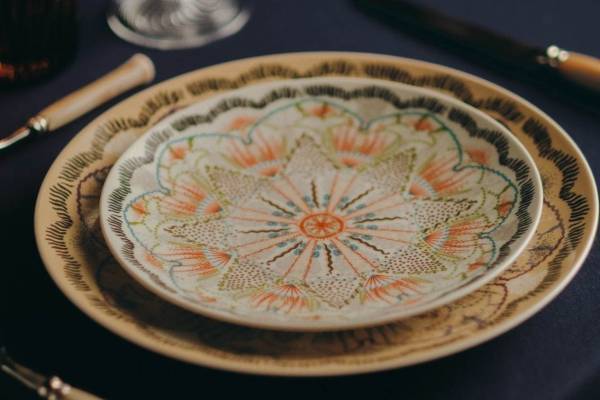 ディオール メゾン「ルミナリエ」新作ホームアイテム、食器やハンドペイントのクリスマスオーナメント