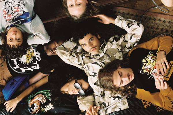 ケンゾー×山本寛斎、2人のアーカイブから誕生したコラボ -“虎モチーフ”Tシャツやフーディなど