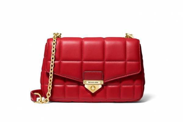 マイケル・コースのクリスマスギフト、キルティングレザーのチェーンバッグや星スタッズのショルダーなど