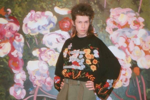 ジェイ ダブリュー アンダーソン×劇作家オスカー・ワイルド“言葉”を落とし込んだスウェットやTシャツ