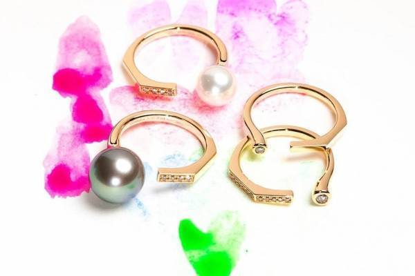 ヒロタカのクリスマスジュエリー、“まるでキャビア”極小パールのイヤカフやタロットカード着想のピアス