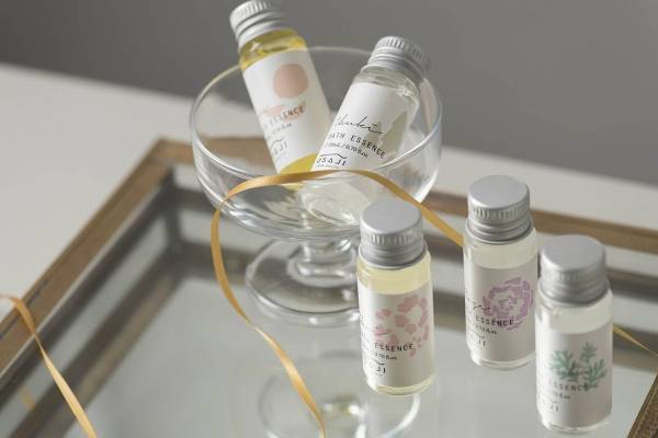 オサジ“香りを楽しむ入浴剤”「バスエッセンス セット」みずみずしい薔薇＆ヒノキなど5つの香り