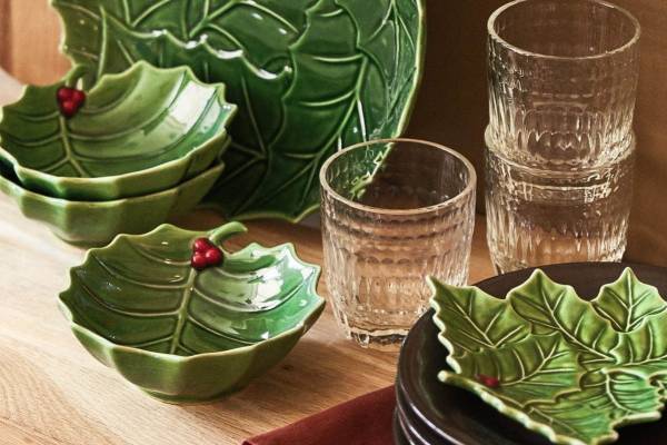 ザラホームのクリスマス、ヒイラギ型テーブルウェアや“ジンジャーブレッド”のルームフレグランスなど