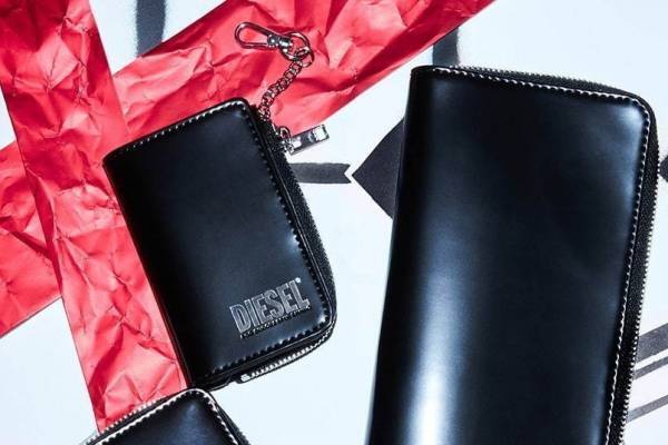 ディーゼルのクリスマスギフト、艶やかレザーのメンズ財布＆ロゴ入り2WAYウィメンズバッグ