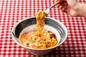 原宿の生カルボナーラ専門店、熱々グラタン×生カルボナーラの“濃厚”冬メニュー発売