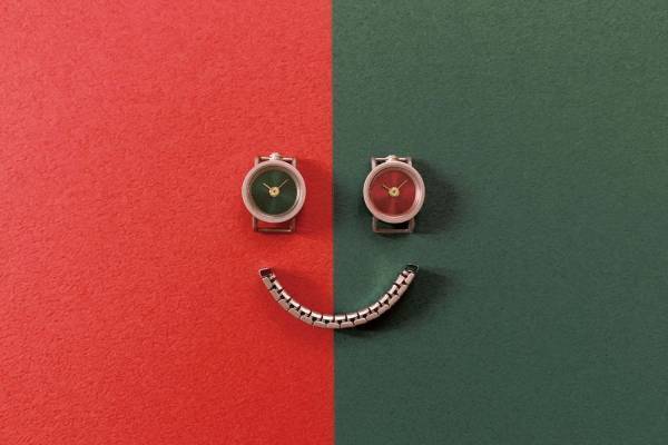 “指輪”になるミニ時計「リルサークル」ゴールドの針を配した新作、リング＆腕時計の2WAYウォッチ