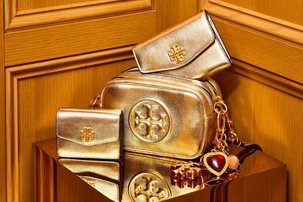 トリー バーチのクリスマスギフト - 煌くシャンパンカラーのミニ財布&amp;バッグ、ジュエリーも
