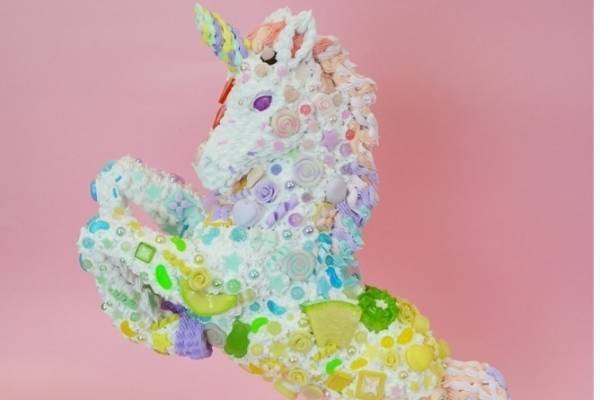 “本物そっくり”スイーツデコアート「渡辺おさむ展」大阪で、くるみ割り人形がテーマのクリスマス作品