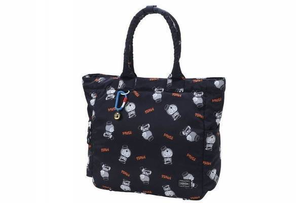 ポーター×「ドラえもん」コラボバッグ、“鈴”カラビナ付き2WAYトート＆財布も