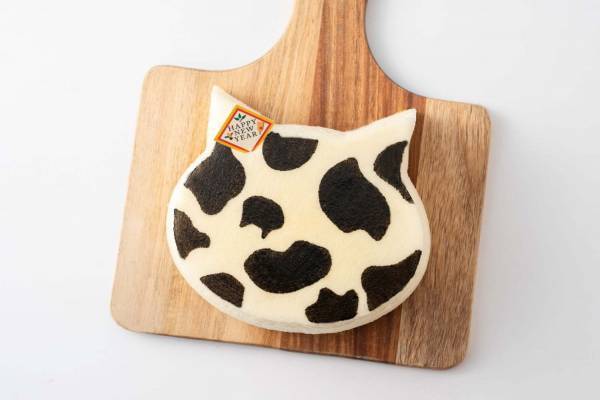 “牛柄”のネコ型スフレチーズケーキ「いろねこフロマージュ」大阪新阪急ホテルで、隠れネコ模様も