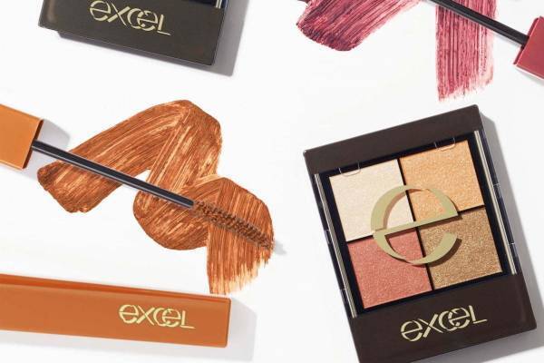 エクセル21年春コスメ、“色と質感の重ねて遊ぶ”4色アイパレ＆ニュアンスカラーマスカラに限定色