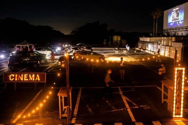 ドライブインシアターが湘南・三浦半島で常設化、“車の中で映画鑑賞”できる野外上映会