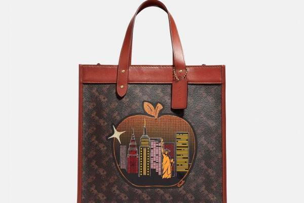 コーチ「フィールド トート」バッグに新作、NYの夜景を描いた“アップル”モチーフなど