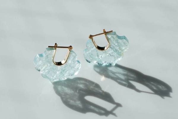 トーカティブのクリスマス限定ジュエリー “アクアマリン”のダマスク型ピアス、伊勢丹新宿店で