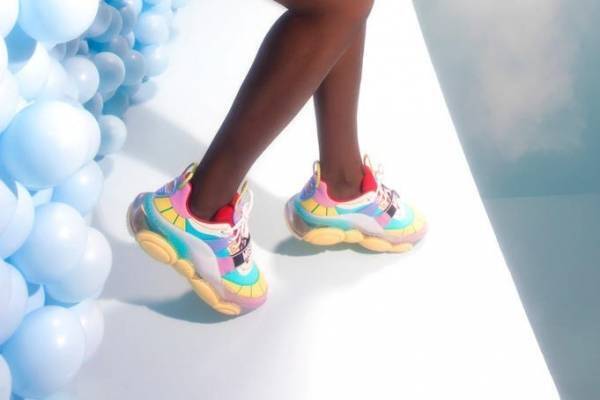 モスキーノからバブル仕様の「テディ スニーカー」、“泡”やパステルカラーのアッパー