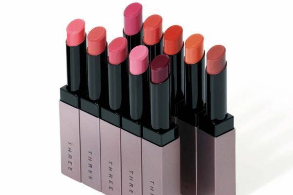 THREE21年春コスメ“春の女神”着想の新感覚リップグロー、とろけて密着＆水面のように輝くツヤ