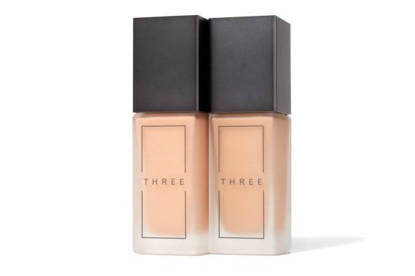 THREE21年春のベースメイク、“美容液”発想の化粧下地＆“ハリ感”叶えるリキッドファンデ