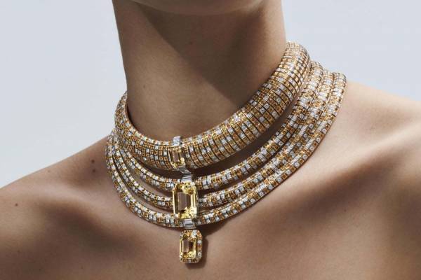 ルイ・ヴィトンの新作ハイジュエリー「ステラー タイムズ」カラーストーンで“宇宙”を表現