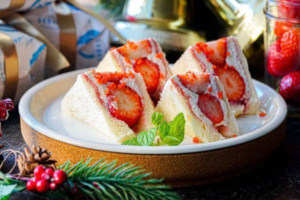 食パン専門店×コーヒースタンド「レブレッソ」“苺ショートケーキ風”フルーツサンドを限定発売