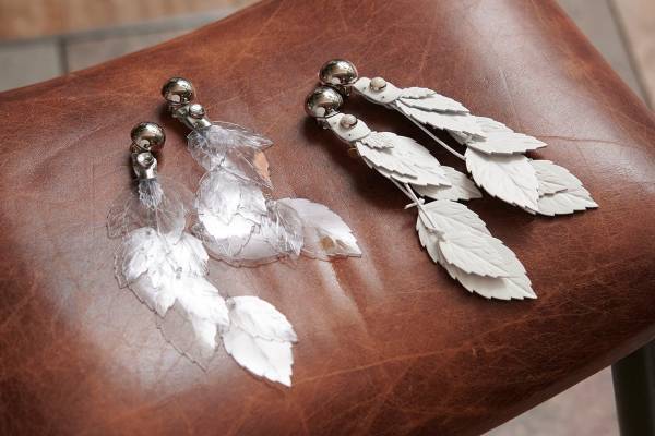 フミエ タナカの“リーフ”イヤリングやヴィンテージ風ヘアゴムなど、ステュディオス 表参道限定で