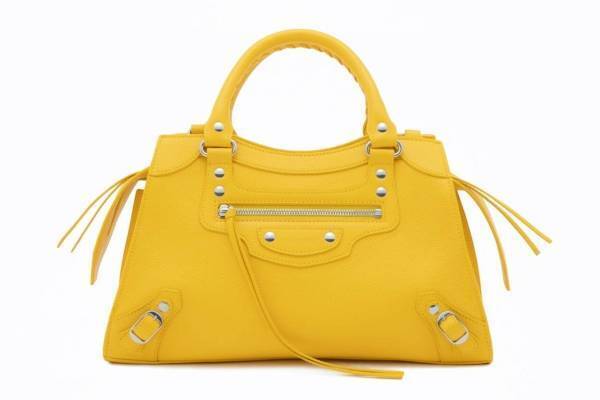 バレンシアガ「ネオ クラシック」バッグ＆ウォレット“イエロー”で彩った日本限定の新作