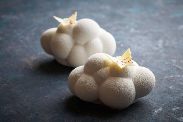 マンダリン オリエンタル 東京のバレンタイン＆ホワイトデー2021、ダークチョコの雲型ケーキなど