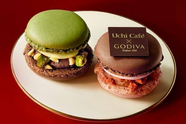 ローソンのウチカフェ、ゴディバ監修“濃厚”チョコレートケーキ＆“クリスマス色”ショコラマカロン
