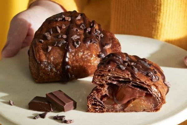 RINGOの新作「焼きたてトリプルチョコレートアップルパイ」チョコ尽くしのバレンタイン限定メニュー